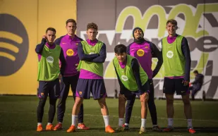 تغييرات جذرية من فليك.. ما هي تشكيلة برشلونة أمام غوادالاخارا؟