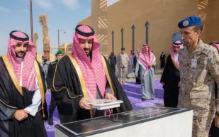 ولي العهد يفتتح مرافق قاعدة الملك سلمان الجوية