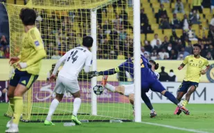 النصر يفرض سيطرته ويقسو على الزوراء بخمسة أهداف