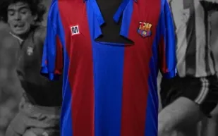 قميص مارادونا التاريخي يُباع بسعر خيالي بعد 40 عامًا من معركة البرنابيو