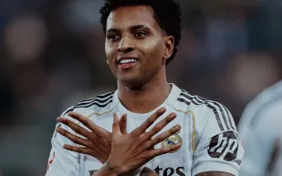 بعيدًا عن المستطيل الأخضر.. رودريغو يستعرض مهاراته في كرة الطائرة (فيديو)