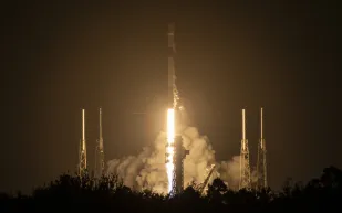 "سبيس إكس" تحتفل بالإطلاق الـ100 لهذا الصاروخ خلال 2025