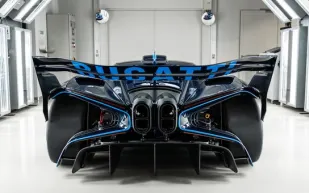 بوغاتي تعيد تعريف السرعة والفخامة بسيارة BOLIDE الخارقة