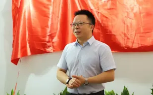 من بوابه الشرائح الالكترونية.. رجل أعمال صيني ينضم لعالم المليارديرات