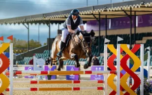 فرسان المملكة يتألقون ويهيمنون على منافسات قفز السعودية