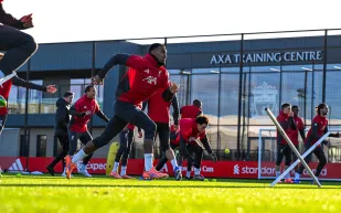 السبت الكروي في أوروبا يشتعل بالقمة الإنجليزية والإسبانية.. أبرز مباريات اليوم