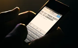 تعرف على تفاصيل حملة Beats الجديدة بمشاركة ترافيس سكوت ( فيديو)