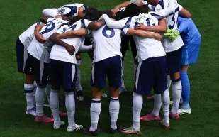 تعرف على تشكيلي توتنهام وليفربول في مواجهة اليوم