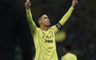 رونالدو يختتم 2025 بإنجاز أسطوري.. ثنائية تقود النصر لصدارة دوري روشن (فيديو)