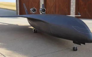  يوتيوبر يشارك في صناعة أول طائرة بأجنحة مدمجة (فيديو)