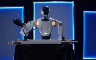 روبوت بشري جديد يتقن التطريز اليدوي بدقة فائقة (فيديو)