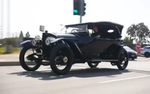 تحفة ميكانيكية من عام 1913.. جاي لينو يعيد مرسيدس 3795 إلى الطرق (فيديو)