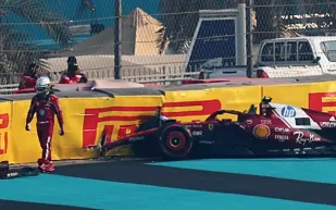  لويس هاميلتون يتعرض لحادث أثناء تدريبات أبوظبي (فيديو)