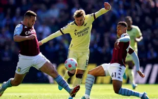 تشكيلات متوقعة لقمة أستون فيلا وأرسنال.. غيابات مؤثرة وقرارات حاسمة