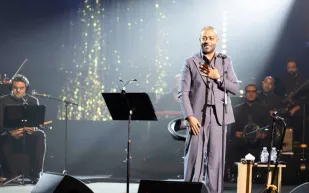 رد طريف لتامر عاشور على طلب زواج معجبة (فيديو)