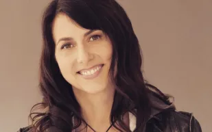 مليارات طليقة جيف بيزوس تدعم التعليم وتمكين المرأة