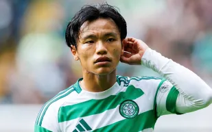 طقوس غير مسبوقة قبل المباريات.. ريو هاتاتي يخطف الأضواء بطريقته الخاصة (فيديو)