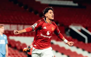 نجم مانشستر يونايتد يسجل رقمًا قياسيًا في أولى مشاركاته