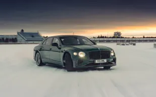 بنتلي تكسر الأرقام القياسية على الجليد وتذهل العالم (فيديو)