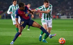 التشكيل المتوقع لمباراة برشلونة وريال بيتيس.. مفاجآت في الخط الأمامي