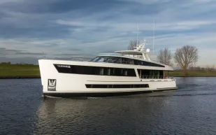 Van der Valk تطلق يخت Jangada الفاخر بطول 35 مترًا في أولى تجاربه البحرية (فيديو)