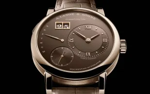 ساعة A. Lange & Söhne الجديدة.. تحفة Daymatic بالذهب العسلي