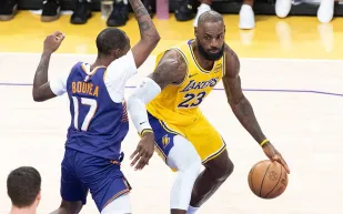  بالتزامن مع عيد ميلاده الـ41.. ليبرون جيمس يدخل التاريخ كأكبر لاعب في NBA (فيديو)