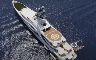 رفاهية على الريفييرا: يخت "Ambassador" يرسو في  ميناء بورت فوبان الفرنسي