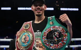 موسم الرياض يستعد لاستضافة نزال قوي بين عظماء الملاكمة في وزن السوبر متوسط.. وهذا الموعد المتوقّع