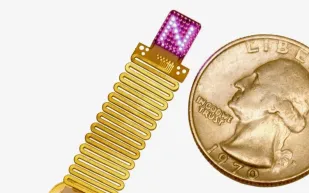 ابتكار جهاز صغير يتحدث مع المخ "لاسلكيًا"