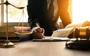 الطلاق بسبب الإعجابات الرقمية: محكمة تركية تصدر حكمًا غير مسبوق