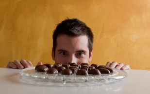 مركّب في الشوكولاتة الداكنة يبطئ الشيخوخة