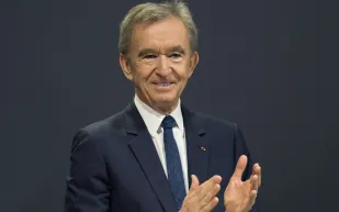 صفقة جديدة لـLVMH: السيطرة على ثلاث دور نشر كبرى