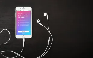 النوم مع سماعات الرأس: متعة مؤقتة.. وخطر دائم!