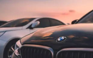 بي إم دبليو تثير الفضول بتلميح لطراز كهربائي جديد قبل نهاية ديسمبر.. ماذا تخبئ لنا؟