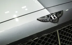 عام التحوّل الكبير لبنتلي.. سيارة رياضية خارقة وأخرى كهربائية بالكامل