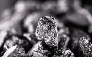 الفضة تحقق صعودًا تاريخيًا وتتجاوز قيمة كبرى شركات التكنولوجيا