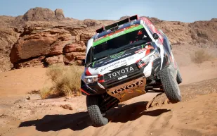 25 متسابقًا ومتسابقة يرفعون راية المملكة في رالي داكار السعودية 2026