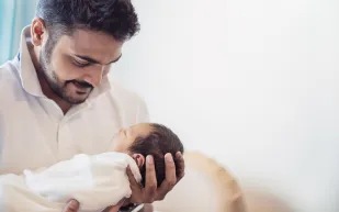 "الحياة الأسرية" تقلل هرمون التستوستيرون لدى الرجال.. ولكن هل هذا طبيعي؟ العلم يجيب