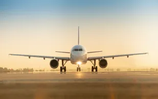 المشهد من مقعد الطيار قد يغير مفهومك حول مخاطر الرحلات الجوية (فيديو)