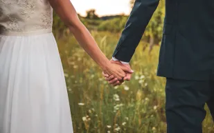 الزواج أم العزوبية؟ دراسة تكشف كيف يؤثر الاستقرار العائلي على حياتنا الصحية