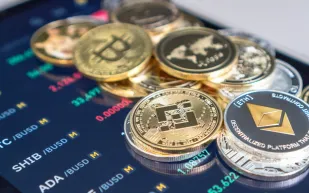 انهيار حاد يضرب العملات الرقمية.. إلى أين يتجه بيتكوين؟