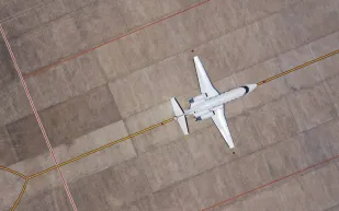 فيديو يوثق لحظة رصد جسم طائر مجهول في سماء مدينة أمريكية.. ماذا حدث؟ 