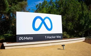 زوكربيرغ يراهن على نموذج ذكاء اصطناعي جديد ينافس  جوجل وأوبن إيه آي