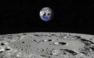 رواد فضاء ناسا يستعدون لكشف خفايا الجانب البعيد من القمر