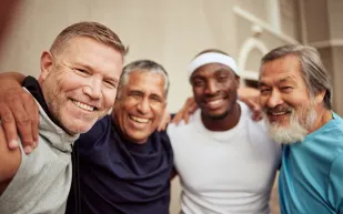 أيهما أكثر تماسكًا: صداقات الرجال أم صداقات النساء؟