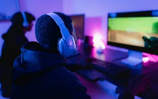 نقلة نوعية للاعبين والمحترفين: ROG تكشف شاشة ألعاب بقدرات غير مسبوقة