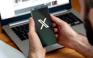 بعد انتظار طويل.. إكس تمنح مستخدمي آيفون تجربة واجهة تفاعلية جديدة