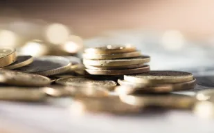 أسعار صرف العملات مقابل الريال السعودي اليوم الإثنين 15 ديسمبر 2025