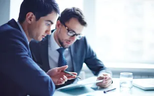 دراسة تكشف أثر الاجتماعات الخارجية في توسيع شبكات العمل